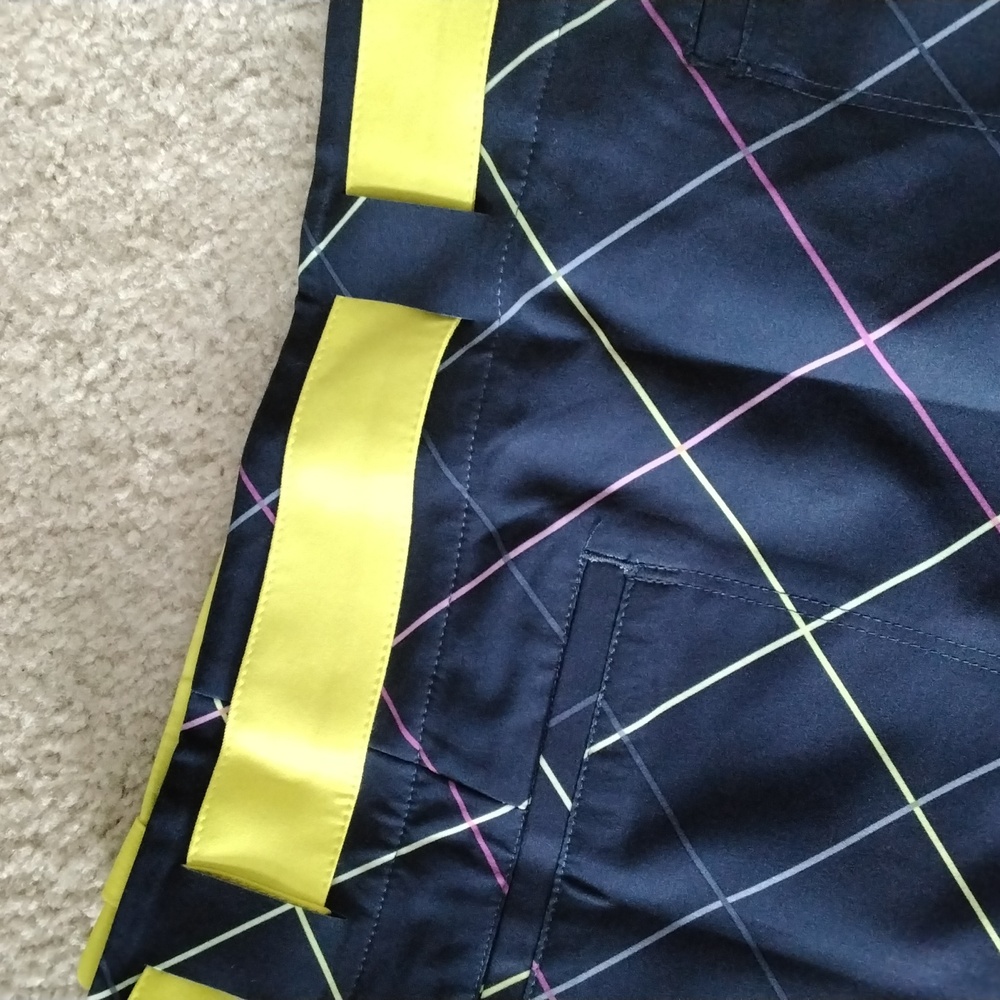 Nike Convertible / Reversible Skirt with Shorts - size 10 - Like New - Picture 6 of 6